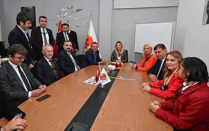 CHP'li başkan adayı Mutlu Kılıçdaroğlu'nu DEM'li seçmene şikayet etti: Genel başkanlığına mal oldu - 3