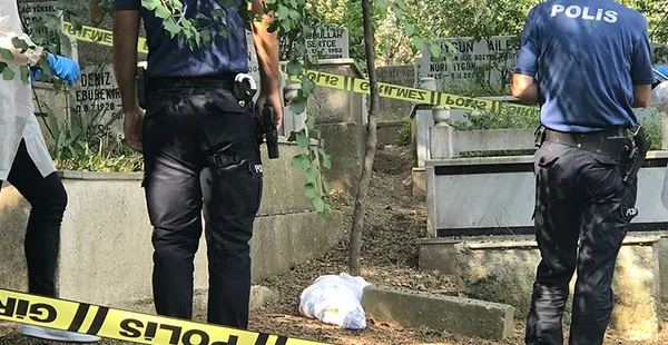 sisli-ferikoy-mezarliginda-kefene-sarili-cesedin-ne-oldugu-ortaya-cikti-1628845637590.jpg
