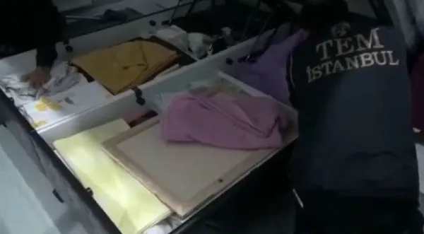 Son dakika: Bölücü ve hain terör örgütü PKK'ya bir darbe daha! Paçavralarıyla yakalandılar - 2