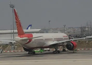 Hindistan uçağı İstanbul'a acil iniş yaptı!