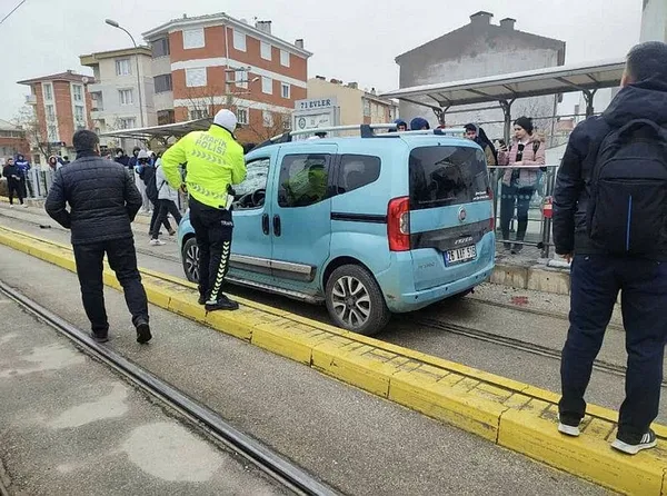 eskisehirde-cinayet-gibi-kazanin-goruntuleri-ortaya-cikti-henuz-17-yasinda-hayatini-kaybetti-1702561529709.jpeg Eskişehir'de cinayet gibi kazanın görüntüleri ortaya çıktı! Henüz 17 yaşında hayatını kaybetti - 3