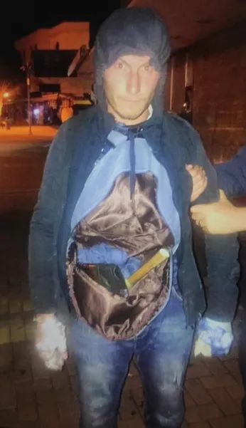 Suçüstü yakalanan kuyumcu hırsızının kıyafeti pes dedirtti - 1