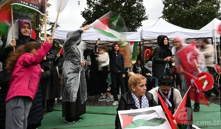 Yağmura rağmen bir aradalar! İstanbul’da kadınların Filistin’e destek için başlattığı oturma eylemi 13. gününde!