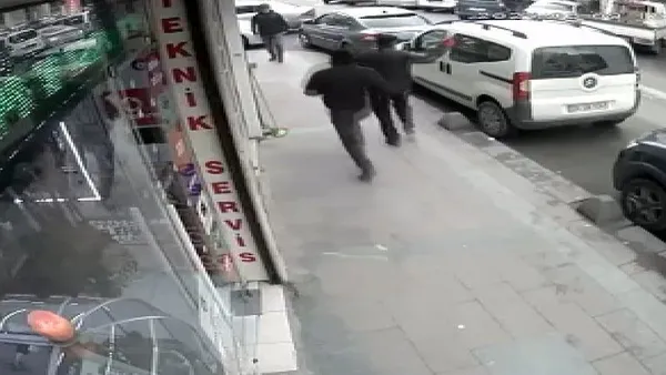 kuyumcuda-250-bin-tllik-soygun-olaydan-once-boyle-kesif-yapmislar-yer-istanbul-kucukcekmece-1710068159788.jpeg Kuyumcuda 250 bin TL'lik soygun! Olaydan önce böyle keşif yapmışlar! Yer: İstanbul Küçükçekmece - 2