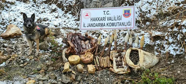 Hakkari'de PKK'ya ait çok sayıda mühimmat ele geçirildi - 1