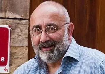 Muhalif Sevan Nişanyan hadsiz sözlerle ezanı hedef aldı!