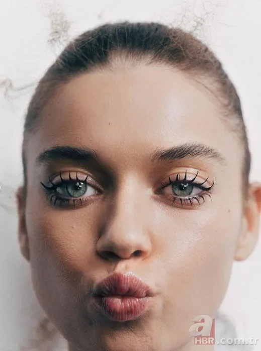 Yalı Çapkını dizisinde Mert Ramazan Demir’in partneri Afra Saraçoğlu’ndan Instagram’ı sallayan pozlar! Çocukluğunu paylaştı, beğeni ve yorum yağdı 2