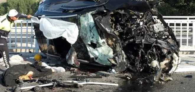Yozgat’ta feci kaza! Otomobil köprü bariyerine çarptı | 3 ölü 1 yaralı