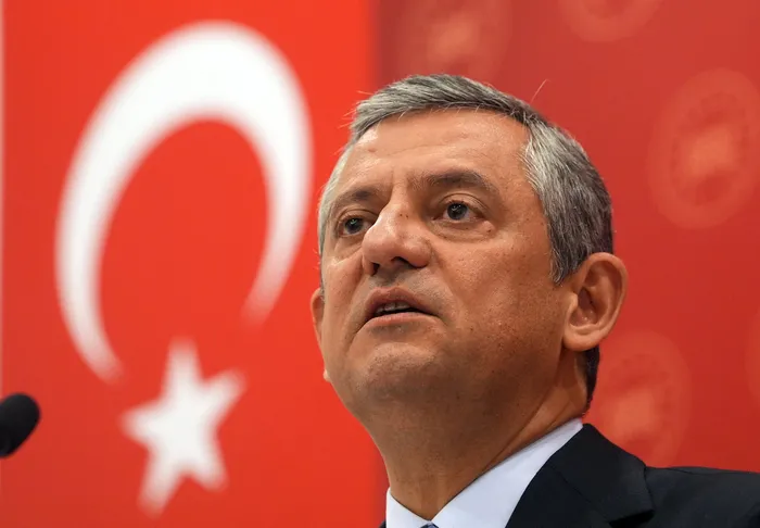 chpde-kufur-tartismasi-istifayi-getirdi-iste-ozel-ozarslan-kavgasinin-perde-arkasi-1770699000683.jpg CHP lideri Özgür Özel