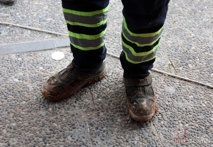 Gaziantep’te ‘market kirlenmesin’ diye çamurlu ayakkabılarını kapıda bırakıp alışveriş yaptı: Vicdanım rahat etmedi