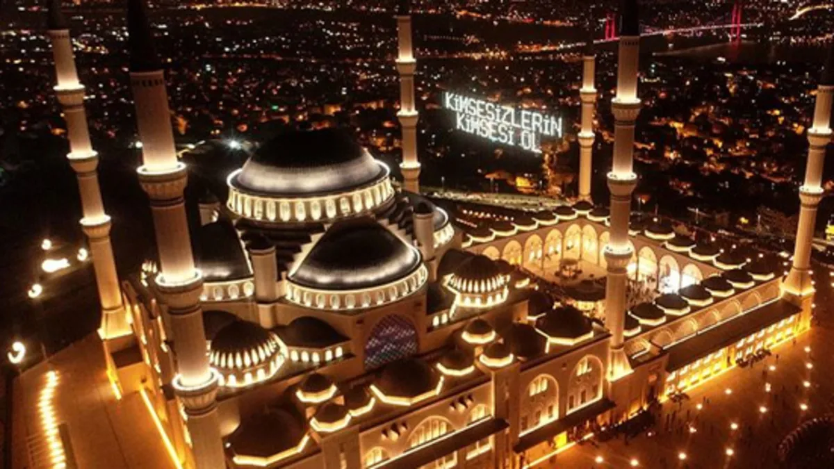 Yurt genelinde Kadir Gecesi idrak edildi! Vatandaşlardan yoğun katılım: Camilere akın ettiler