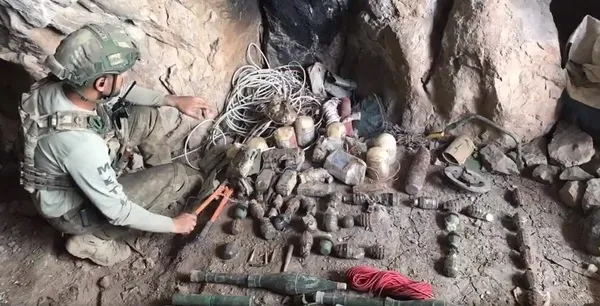 Mehmetçik Irak'ta bir PKK mağarasına daha girdi - 5