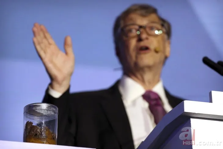 Bill Gates sahneye dışkı kavanozuyla çıktı