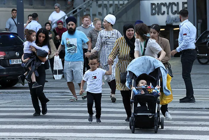 Son dakika: Danimarka'nın başkenti Kopenhag'da AVM'ye silahlı saldırı: Çok sayıda ölü var - 5