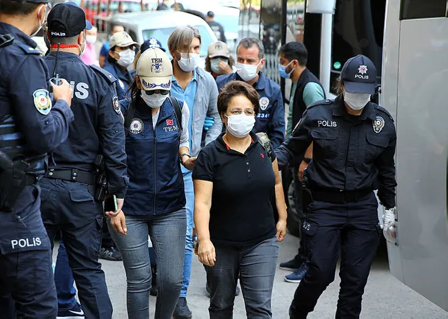 Kobani eylemleri soruşturmasında gözaltına alınan 20 kişiden 17’si tutuklandı