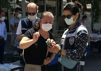 Vatandaşlar pazarın yolunu tuttu! Giriş ve çıkışlar bariyerlerle kapatıldı