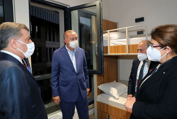 baskan-erdogan-darulaceze-sakinlerine-radyo-hediye-etti-1632588956956.jpg Başkan Erdoğan, Darülaceze sakinlerine radyo hediye etti - 1