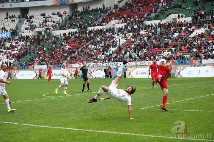 Başkan Erdoğan ünlüler karması maçını başlattı 20