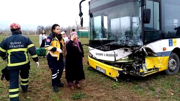 feci-kaza-kaza-kamerada-halk-otobusu-ile-otomobil-kafa-kafaya-carpisti-olu-ve-yaralilar-var-1708196214349.jpeg Feci kaza kaza kamerada! Halk otobüsü ile otomobil kafa kafaya çarpıştı: Ölü ve yaralılar var | Kahreden detay: Yarın vatani görevine başlayacaktı - 3