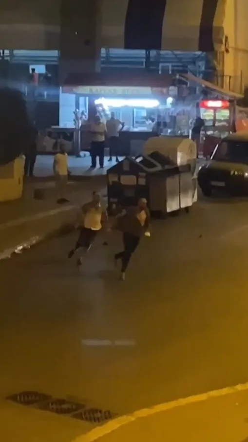 esenyurtta-sokak-ortasinda-dehset-defalarca-bicaklayip-kovaladi-1632126755875.jpg Esenyurt’ta sokak ortasında dehşet! Defalarca bıçaklayıp kovaladı - 2