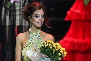 Taçlı Rus güzel Malezya Kralı ile evlendi