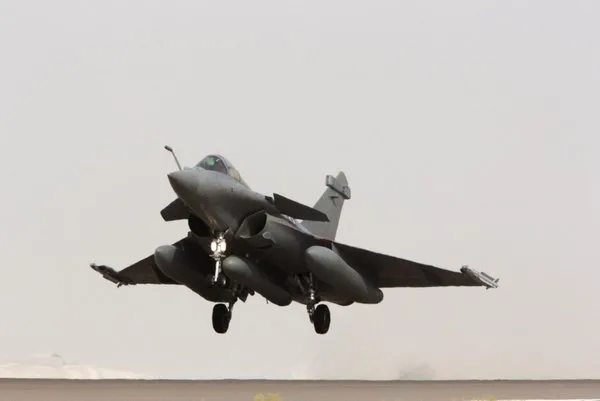 Yunanistan 18 Rafale savaş uçağı için Fransa'ya 2,3 milyar euro ödeyecek - 2
