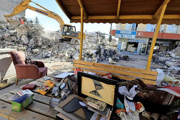 1676580851913.jpg Deprem sonrası şehir merkezi taşınıyor! Belediye Başkanı duyurdu! Çoğu bina kullanılmaz hala gelmişti... - 2