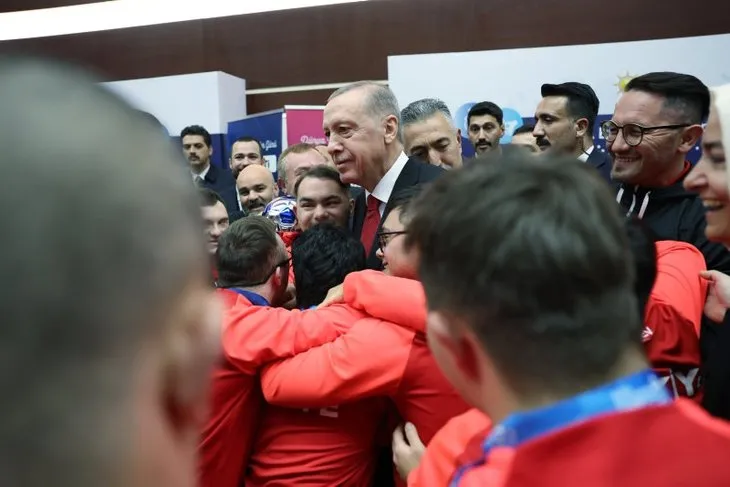 Başkanı Recep Tayyip Erdoğan AK Parti genel merkezinde engelli sporcularla bir araya geldi