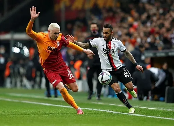 besiktas-baskani-ahmet-nur-cebi-galatasaray-macinin-devre-arasinda-nef-stadindan-ayrildi-1647286199830.jpg Beşiktaş Başkanı Ahmet Nur Çebi, Galatasaray maçının devre arasında Nef Stadı'ndan ayrıldı - 1