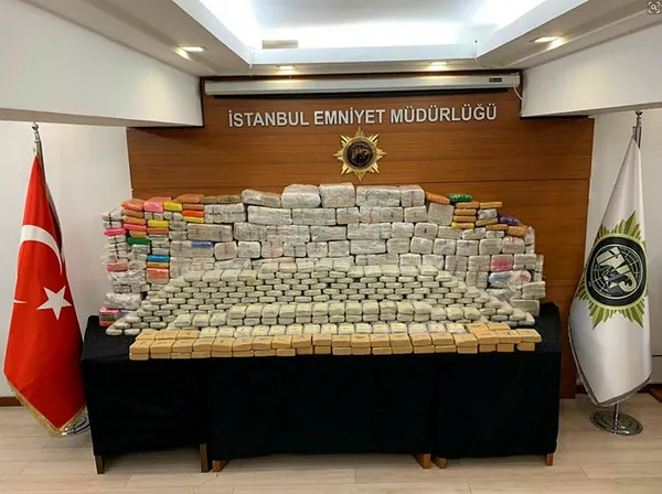 Son dakika: İstanbul'da büyük uyuşturucu operasyonu - 1