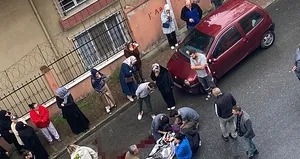 Boşanma aşamasındaki eşini çağırıp başından vurdu