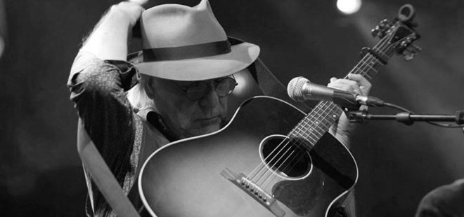 ABD’li şarkıcı David Olney konserde hayatını kaybetti