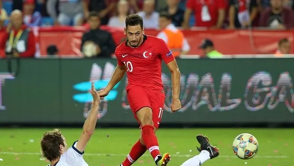 Hakan Çalhanoğlu’nun menajerine ulaşan 3 teklif! EURO 2020 kadrosuna yönelik ilk resmi teklif yapıldı