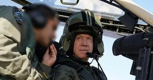 Hem vurdular hem de izlediler: İşgalci İsrail Savunma Bakanı, Gazze’ye bombardımanı helikopterden seyretti