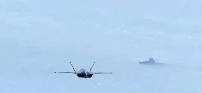 kizilelma-izmire-giden-tcg-anadoluyu-selamladi-1683094774702.jpg Kızılelma, İzmir'e giden TCG Anadolu'yu selamladı - 2