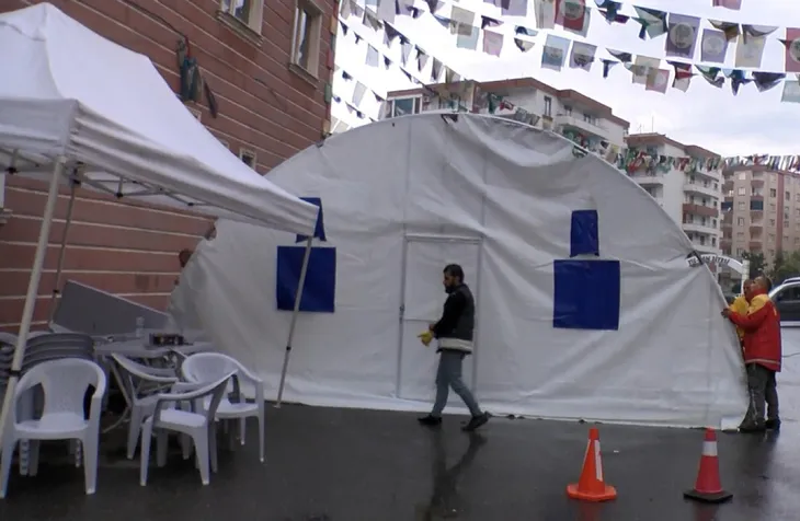 Yağışlı havaya aldırış etmeyen Diyarbakır anneleri eylemlerinin 57'nci gününde - 2