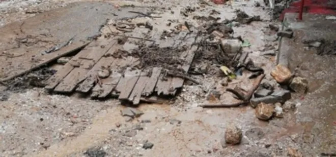 Manisa'da sağanak! 2 ev yıkıldı