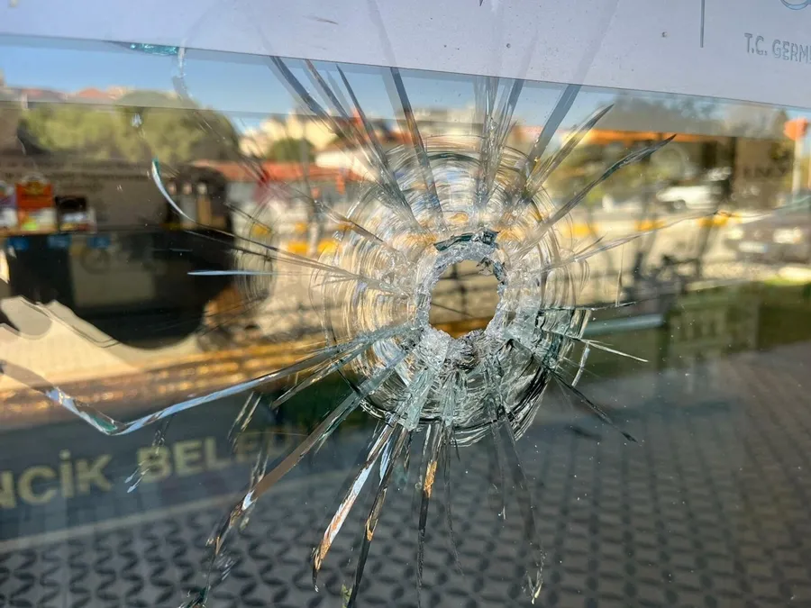 CHP’li eski başkana gözaltı: Belediyeye ait iş yerine kurşun yağdırmış - 1