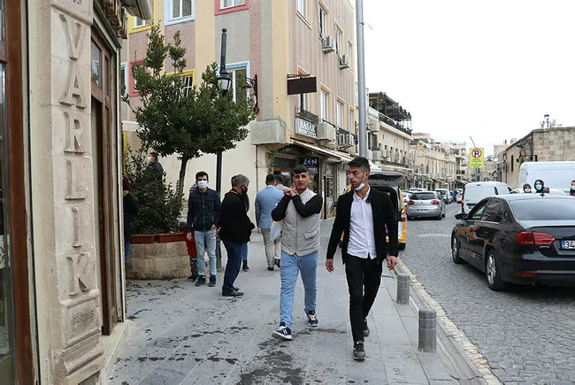 Mardin’de kısıtlamasız hafta sonu! Tarihi mekanlar doldu