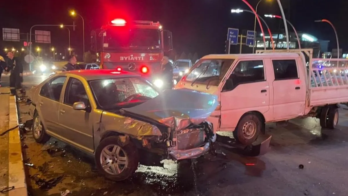 Karaman'da 3 otomobil kaza yaptı: 1 yaralı