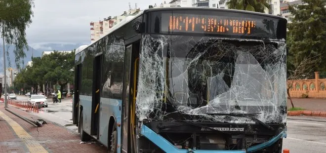Antalya’da özel halk otobüsü kazası! 9 araca çarptı: 5 yaralı