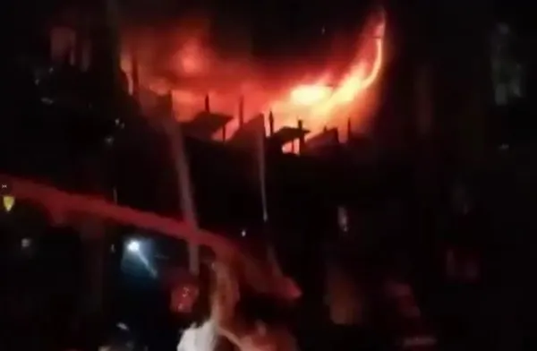 bangladeste-yangin-faciasi-cok-sayida-olu-ve-yarali-var-1709244387164.jpeg Bangladeş'te yangın faciası! Çok sayıda ölü ve yaralı var - 1