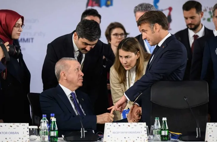 Macron’un Başkan Erdoğan’la tokalaşması gündem oldu!