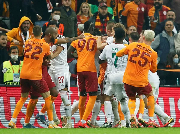 galatasaraydan-uefaya-kural-hatasi-basvurusu-lokomotiv-moskova-maci-tekrar-mi-edilecek-1636219921269.jpg Galatasaray'dan UEFA'ya kural hatası başvurusu! Lokomotiv Moskova maçı tekrar mı edilecek?