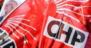 CHP ’ölü’ seçmene sarıldı