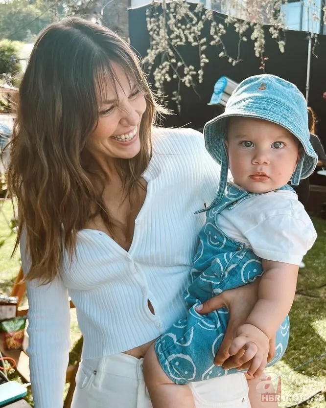 Aslı Enver'in minik kızı Elay'ın son haline bakın! Anne-kız deniz keyfinde! O görüntüler ilgi odağı oldu 6