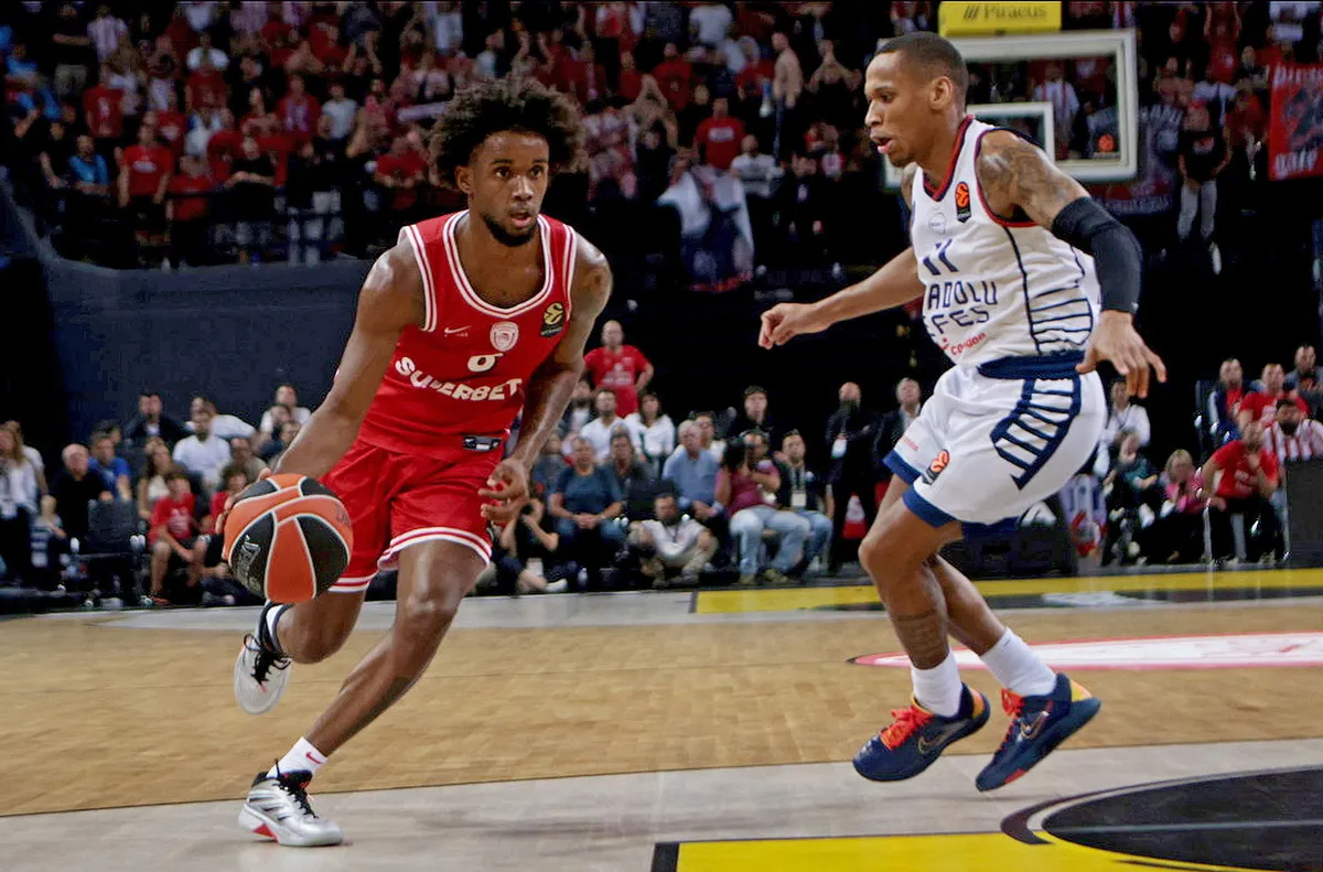 euroleaguede-anadolu-efes-deplasmanda-olympiakosa-98-66-maglup-oldu-1791578313643.jpg Anadolu Efes, EuroLeague'in 4. haftasında Olympiakos'a 89-66 mağlup oldu! Deplasmanda sezonun 3. yenilgisini aldı - 1