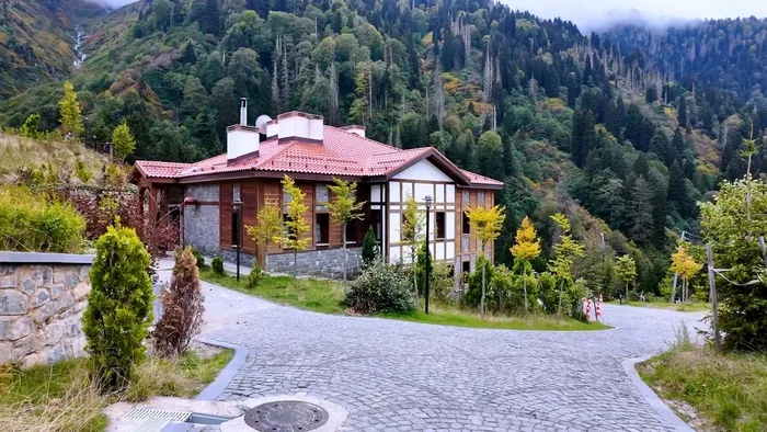 1730100804730.jpeg Ayder'in yeni hali vatandaşlardan tam not aldı (İHA)