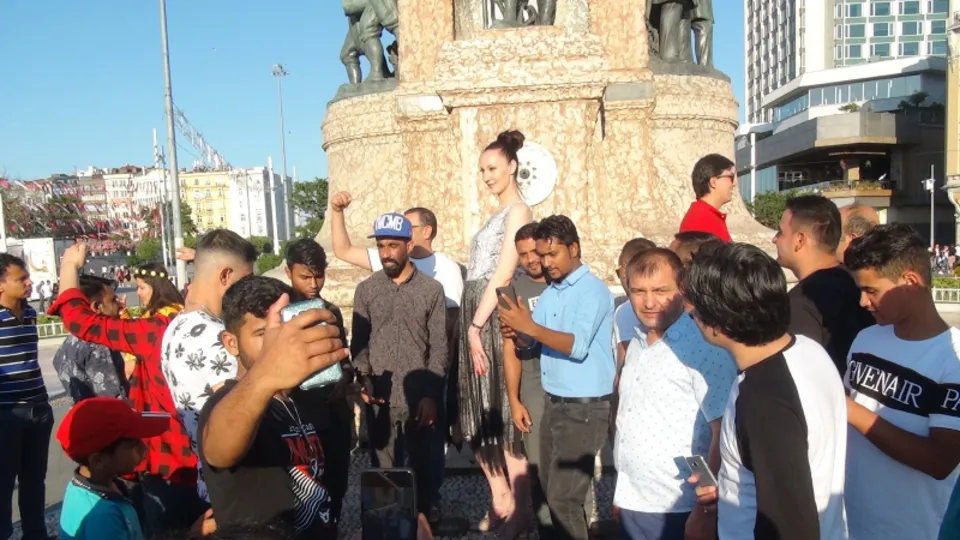 Taksim'de onu gören peşini bırakmadı!