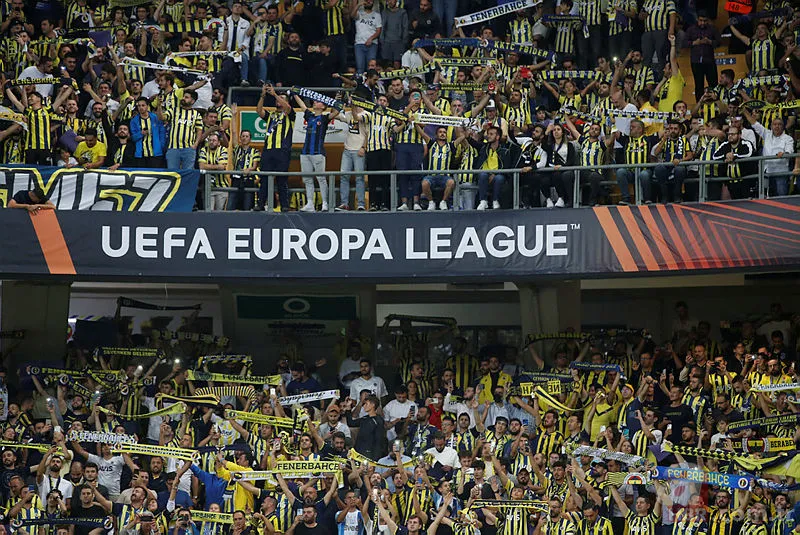 Dinamo Kiev maçında Fenerbahçe taraftarından anlamlı koreografi 2